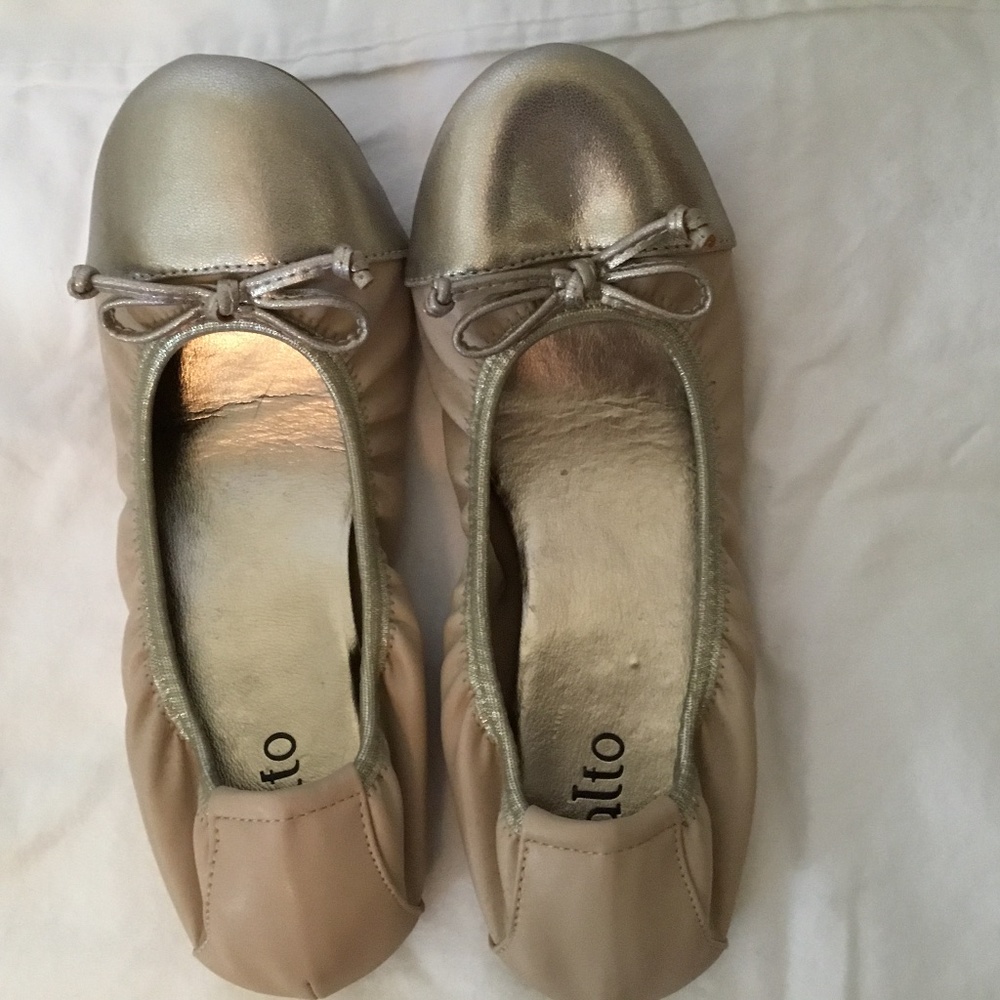 Rialto Nude and Gold Flats